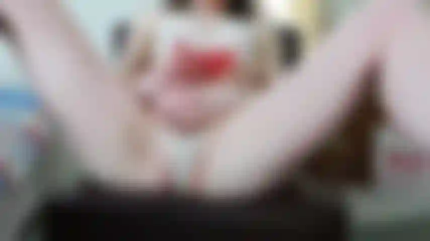 Pink_jelly dildo suave después del orgasmo relajado sin prisas jugando con el coño mostrándote lo húmedo que está mi coño, lencería de encaje color crema, piernas desnudas, tetas pequeñas a la vista. Camara hd.