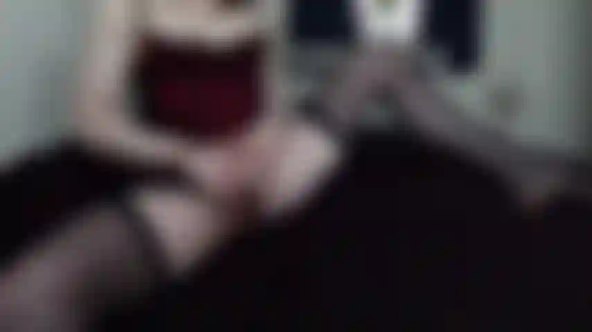 Redbasque medias negras dedeandome hasta el orgasmo.