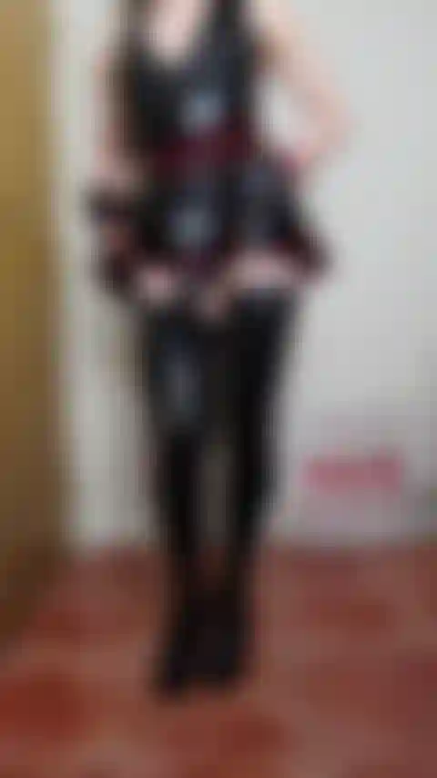 Video de prueba de domme bdsm con arnés de látex.