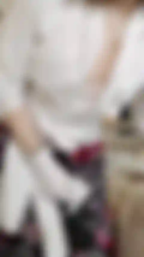 Simplemente una rosa británica poniéndose guantes de raso en el día del jubileo.