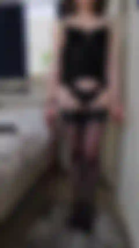 Amante de la pascua vasca negra, las medias y los tirantes muestran tu devoción en tu adoración, la señora te habla a través de tu convite de pascua, joi, finaliza la cuenta regresiva.