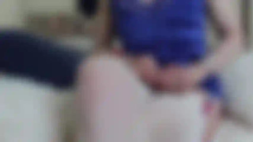 Trabajando con los pies con medias de nailon blanco: mírame acariciar el consolador con mis pies cubiertos con medias blancas, joi con acento británico con cuenta regresiva para tu semen.