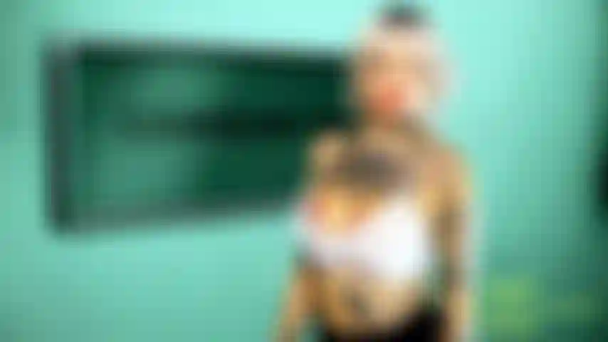 Mesmeriza la limpieza del cuck.