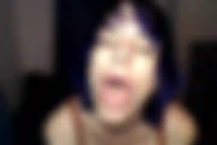 Cumshow en el dormitorio.