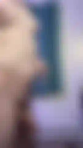 Chica trans recibe penetración profunda con un consolador.