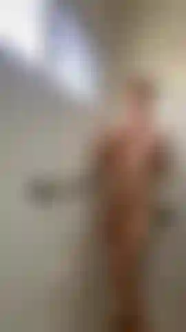 Mirame jugar en la ducha.