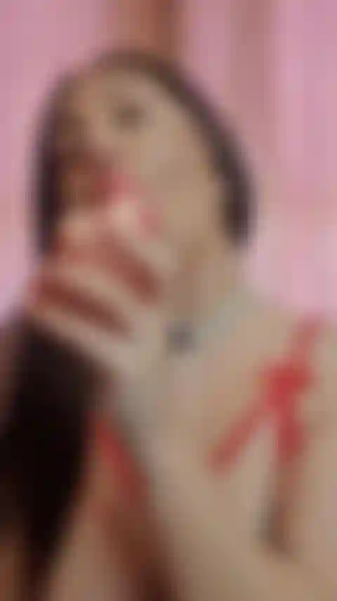 Chupando y babeando toda tu polla... Me encanta tu sabor en mi boca.