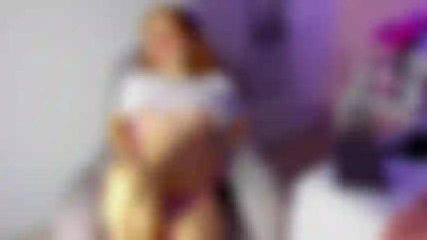 La pelirroja y su magia sensual.