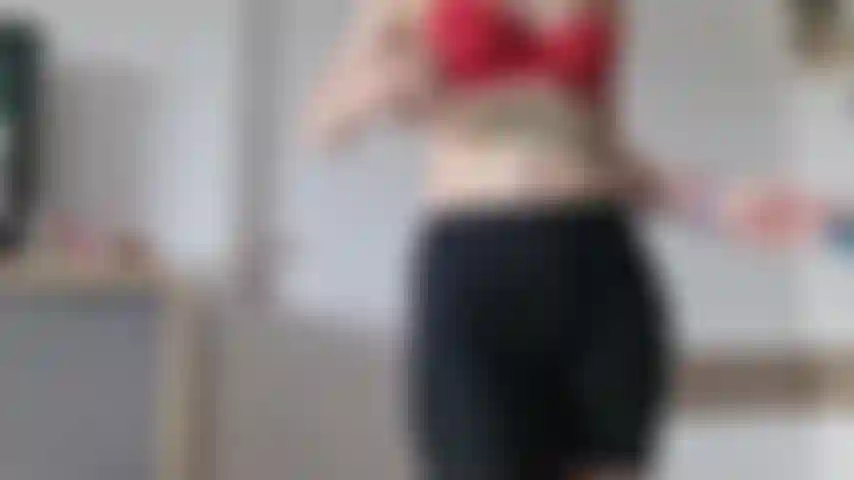 Haciendo arte en mi cuerpo desnudo // video de pintura corporal.