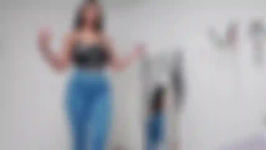 Pantalones de yoga y mucho culo jugoso rebotando en tu cara ;).