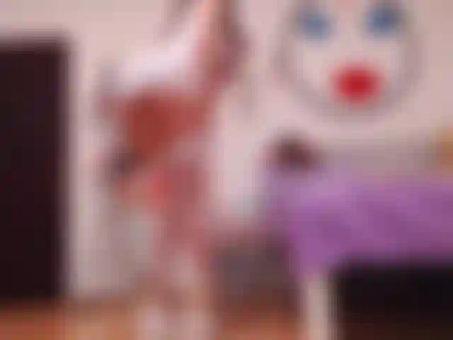 Adora mi culo y piernas largas//toda ropa blanca:*.