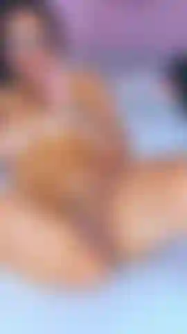 Hi Dear, play with my nipples and make me moan with pleasure!