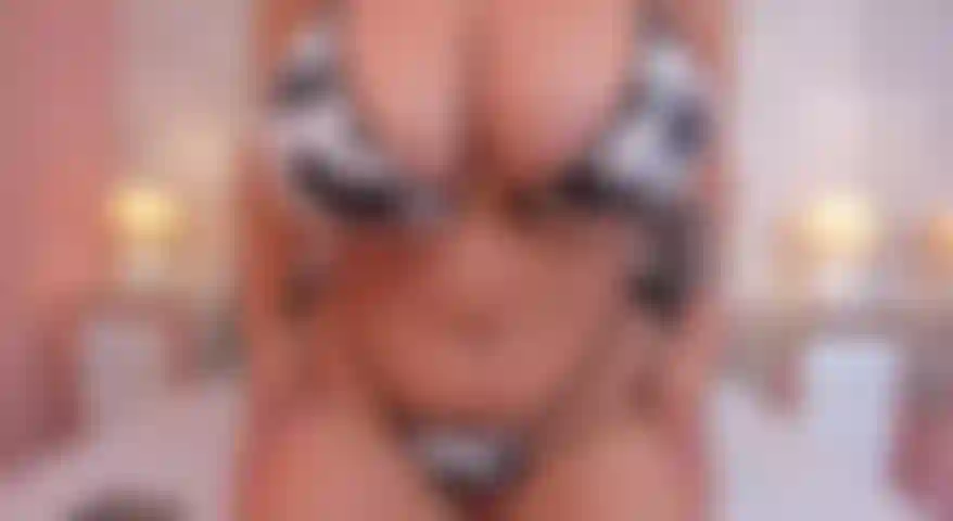 Gran cuerpo, cara y tetas.