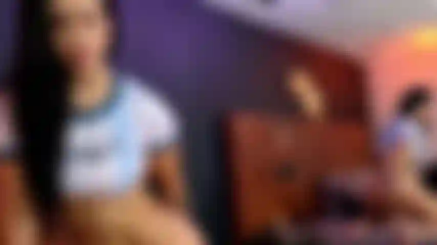 Moliendo mi juguete como una perra hambrienta de sexo.