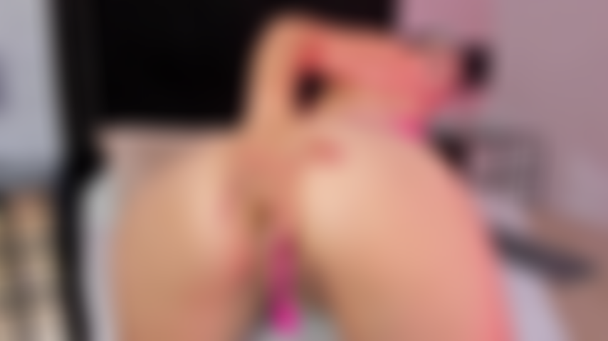 Descubro el éxtasis anal con mis dedos mientras mi habitación es invadida solo por mis gemidos, simplemente disfrútalo.