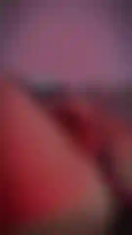 Estoy tan mojada que me siento muy traviesa.