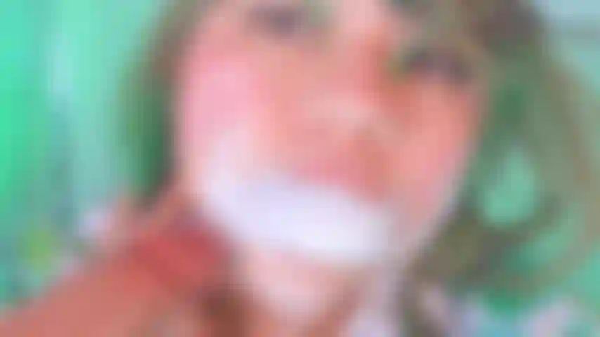 2 Video elfa boca leche mordaza sexy.