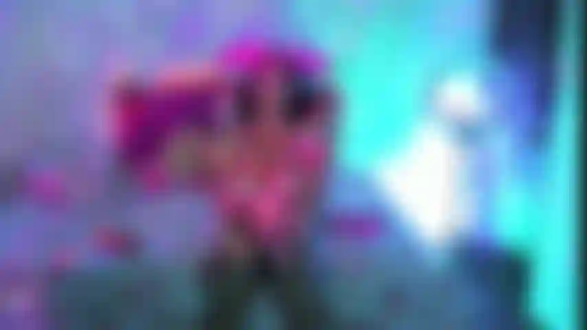 Striptease, curvy, latina, coñito peludo + aceite, tetonas sexys.