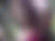 Caminando y jugando en la naturaleza, con un sexy body rojo.