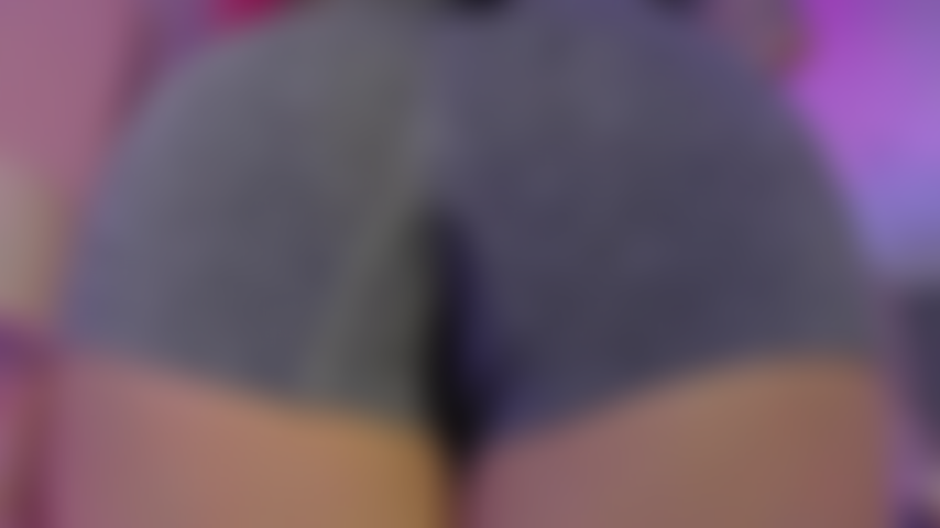 I left the gym and i started playing with a plug in my big ass