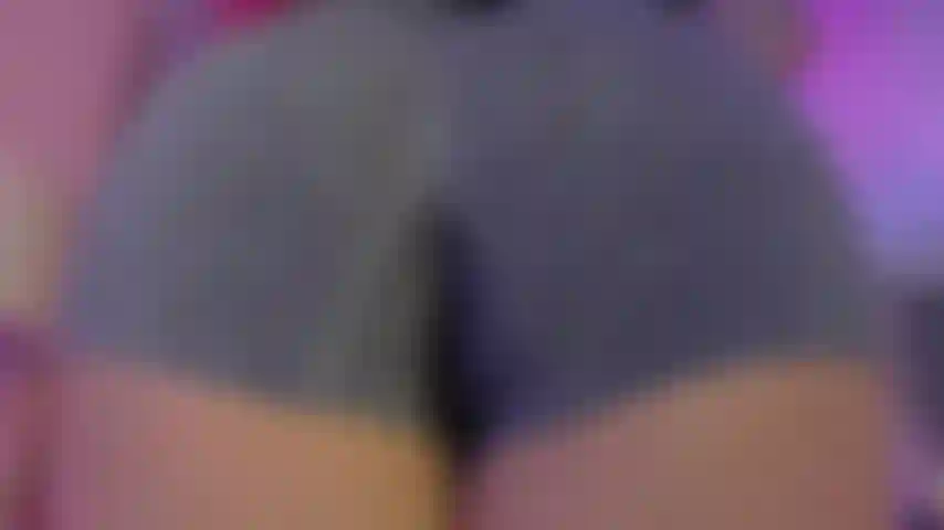 Salí del gimnasio y comencé a jugar con un plug en mi gran culo.