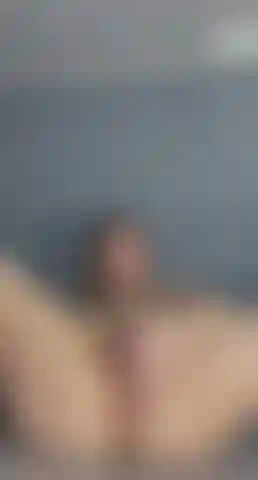 Samantha tiene el coño muy mojado.