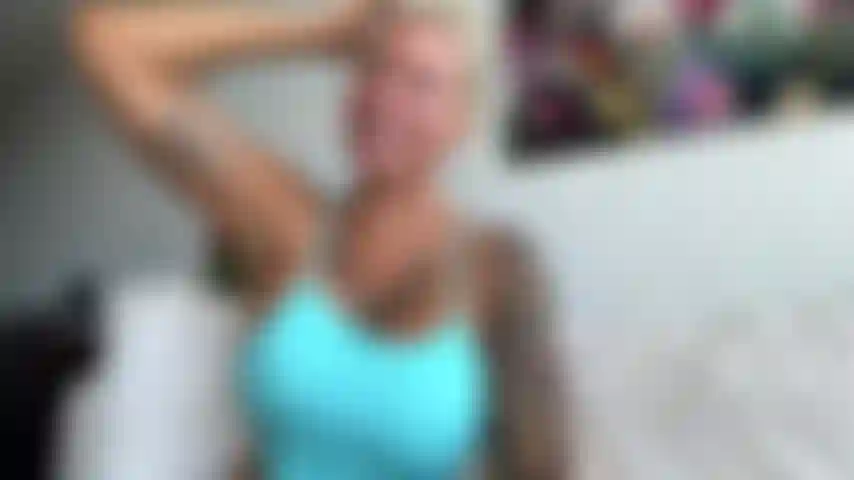 Oliendo mis propias axilas después de un entrenamiento.