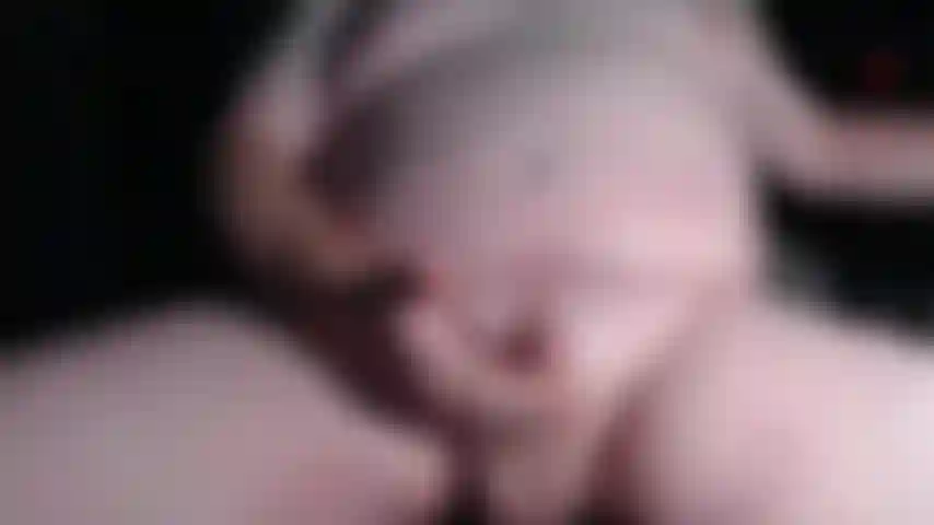 Pene cacheteando.