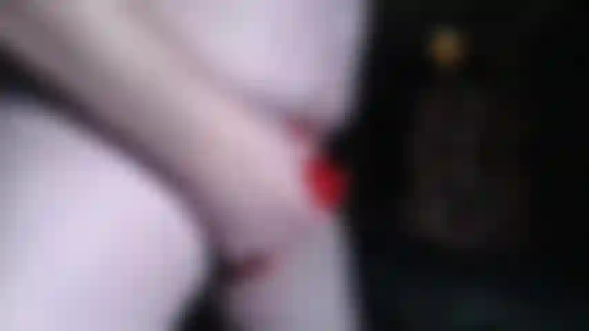 Cumming en tangas rojas con árbol de navidad en st nicks mvf_12062021_581.