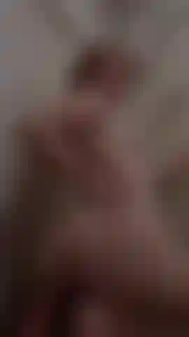 Toma una ducha conmigo... Puedo mostrarte cuánto disfruto de mi cuerpo.