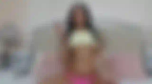 Sexy streaptease y juego con mi coñito apretado y húmedo...