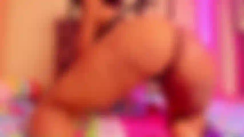 Vi el dildo y quise chuparlo.