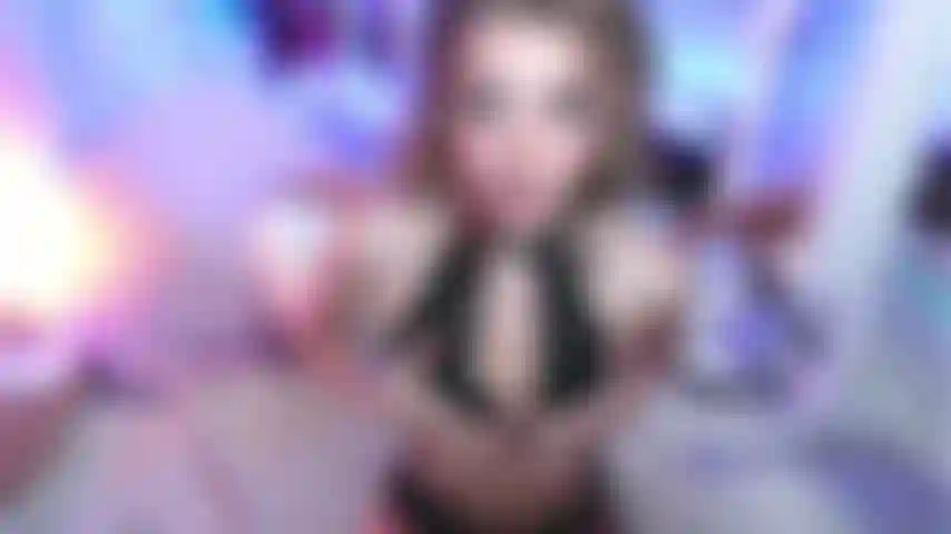 Chica sumisa en medias de rejilla corriéndome en tu polla. Ahora por favor corre en mi cara!
