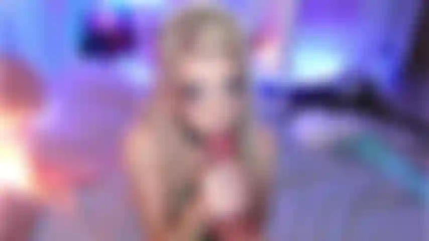 Chupando un consolador enorme y realista, haciendo el ahegao más lindo, gimiendo y rogando 4 tu semen.