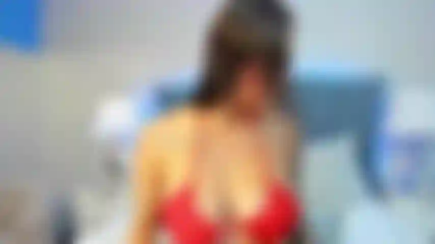 De grandes tetas y coñito exuberante.