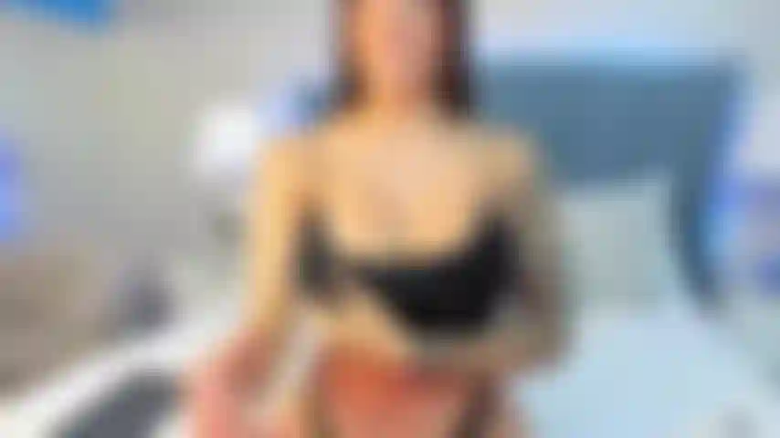 Que me deleita promero rosar el consolador en mi coño y luego penetrarlo lentamente.