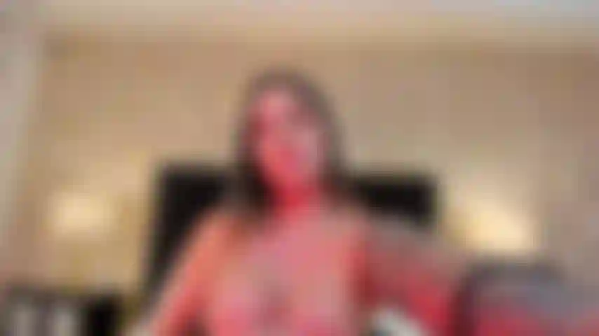 Ven a disfrutar de este hermoso cuerpo natural, no te arrepientas, ayúdame con tus vibraciones a llenar de chorros esta habitación.