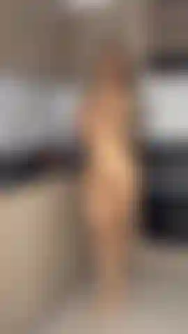 Jugando duro en mi cocina.