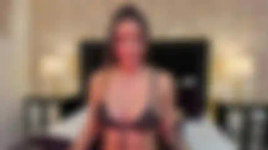 Muestro mi lindo culo, te gustaría ver un anal.