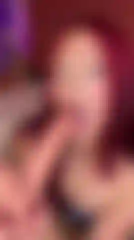 Chupándotela tan fuerte.