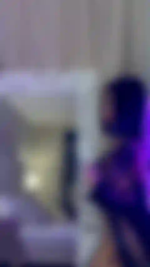 Te invito a que me hagas vibrar y ver como me mojas.