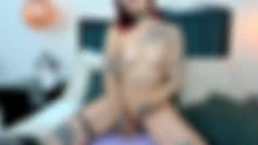 ¿Te gusta cómo me muevo sobre esa polla? Sí, amor, juega con mis pezones y gime fuerte y llena mi coño de corrida.