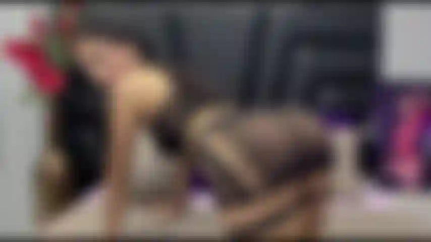 Mírame follarme el culo con mi gran mano.