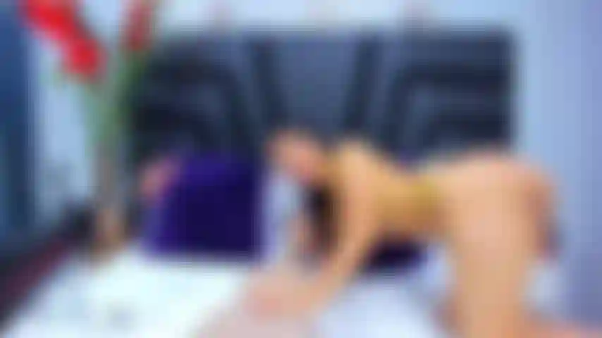 Follándote la polla hasta el fondo.