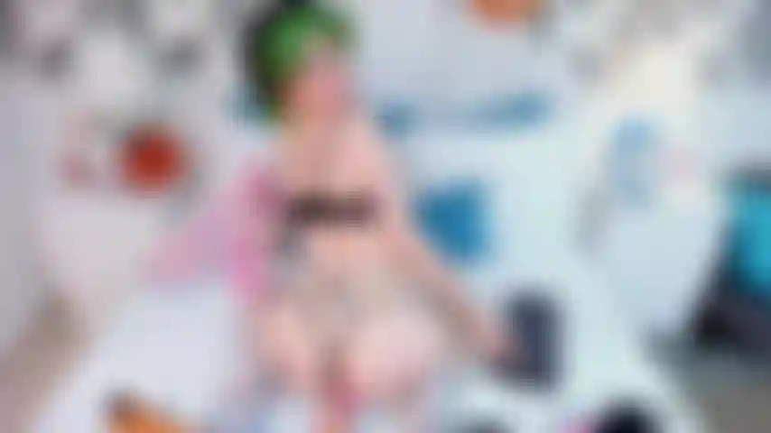 Mírame montar esta deliciosa polla.