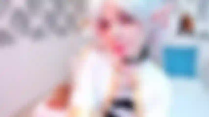 Mira a esta hermosa elfa chupando y montando tan rico.