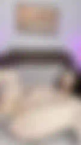 Tapón anal iluminado y folladas de coño duras!