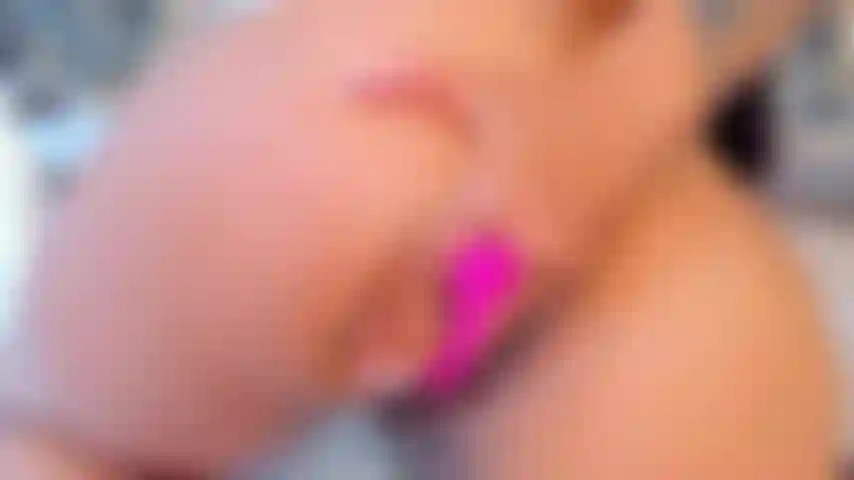 Me encanta agacharme y mostrarte mi culo... Te hace perder el control ¿no?