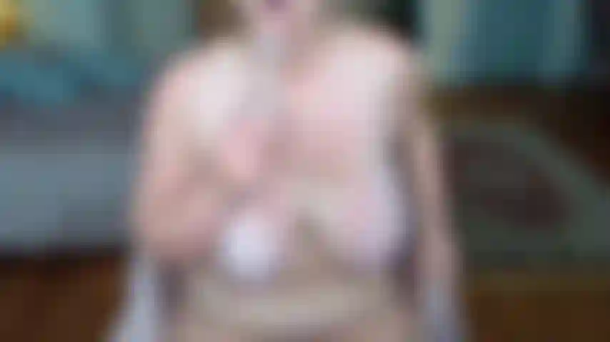 Masturbación - borde conmigo! Estoy desnuda y con las piernas abiertas, me follo el dildo hasta que me corro duro - curvas sasha bbw de grandes tetas.