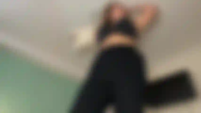 Vore y giganta: la giganta te encuentra y te traga entera.